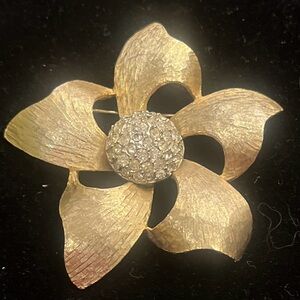 Vintage Gold Tone Floral Brooch with Crystal Accents